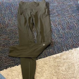 BRAND NEW LULULEMON fast n frees size 2! Leggings